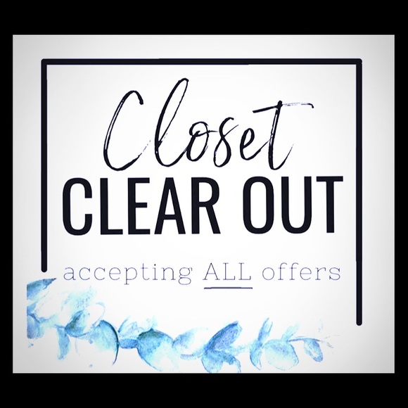 CLOSET CLEAR OUT IS HERE! Acepting all offers 🌺🌺 - Picture 1 of 8